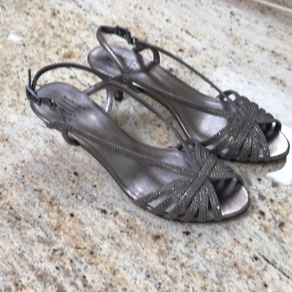 Silver evening shoes brand new - Picture 2 of 4